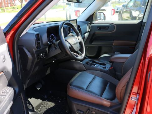 Used 2023 Ford Bronco Sport Outer Banks w/ Tech Package AWD/4WD image 6