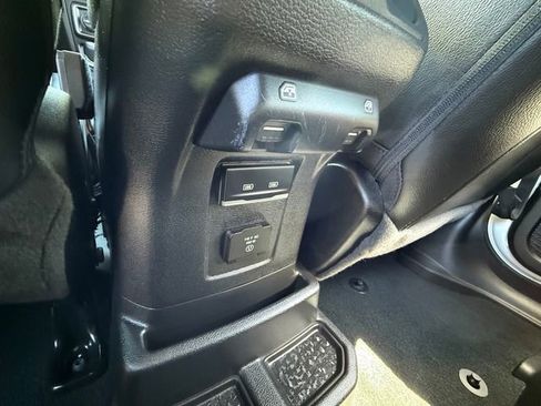 Used 2023 Jeep Wrangler Unlimited Sahara w/ Cold Weather Group AWD/4WD image 32