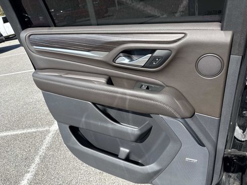 Used 2022 GMC Yukon XL Denali w/ Denali Ultimate Package image 9