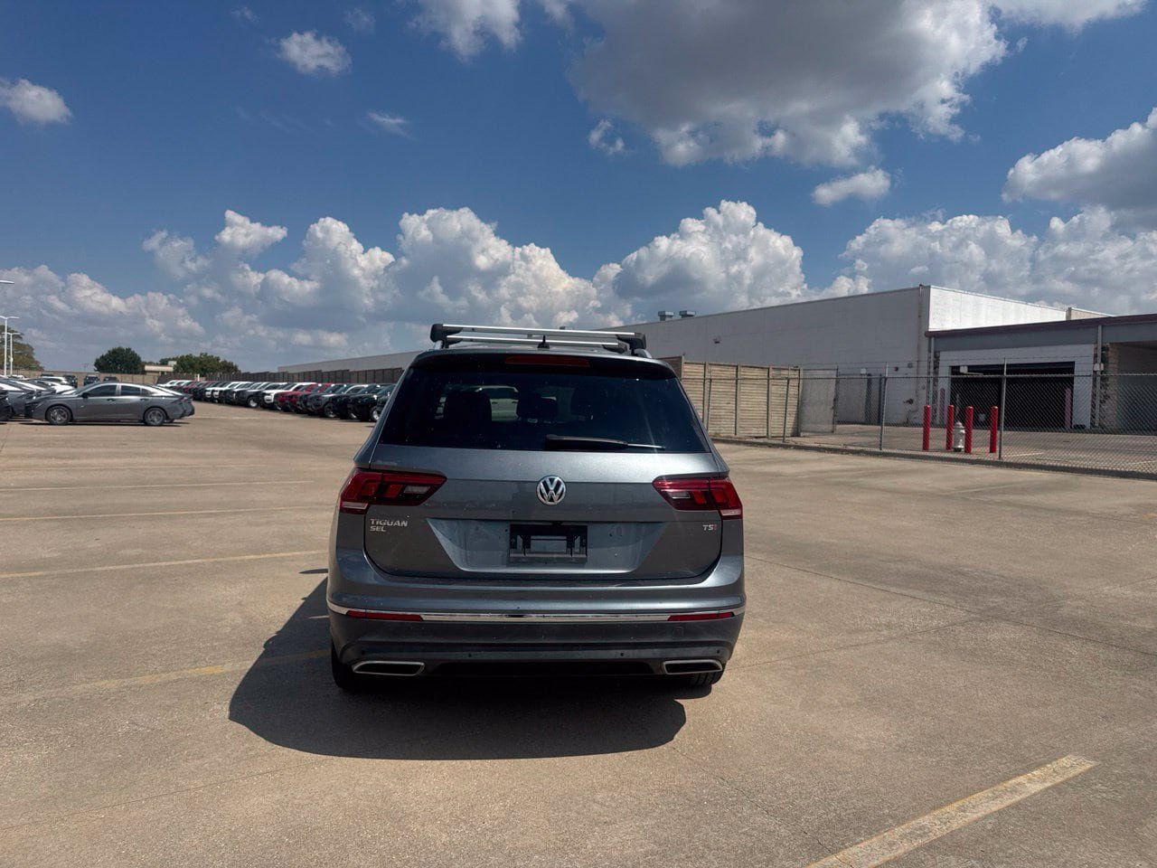 Used 2018 Volkswagen Tiguan SEL Premium FWD image 20