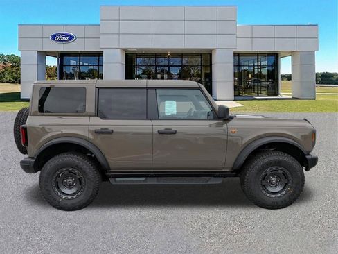 New 2025 Ford Bronco Badlands w/ Sasquatch Package image 3