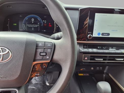 Used 2025 Toyota Camry LE image 12