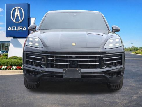 Used 2024 Porsche Cayenne AWD/4WD image 4