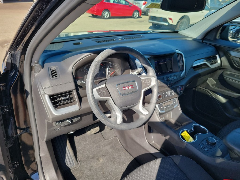 Used 2024 GMC Terrain SLE w/ Driver Convenience Package FWD image 18