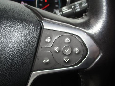 Used 2020 Chevrolet Traverse LT image 15