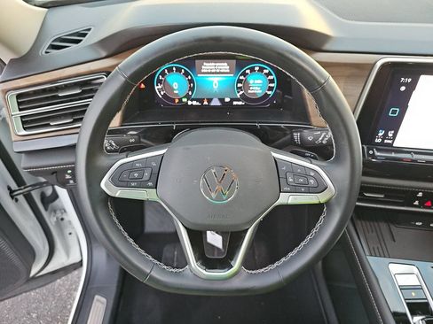 Used 2025 Volkswagen Atlas SE AWD/4WD image 10