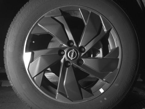 Used 2025 Nissan Rogue SV image 13