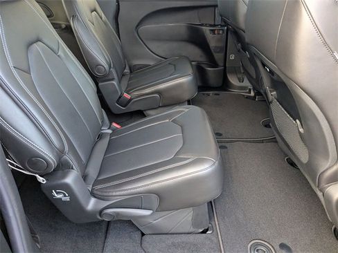 New 2026 Chrysler Pacifica Select image 30