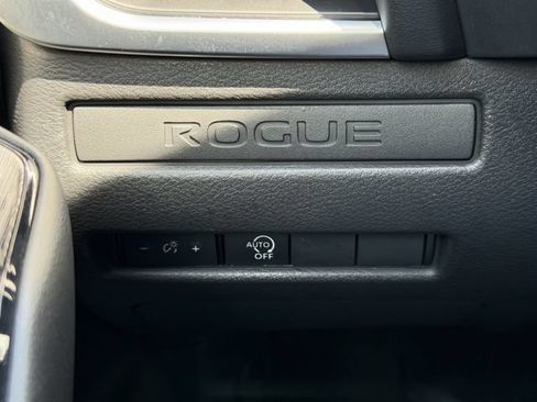 Used 2025 Nissan Rogue S FWD image 19