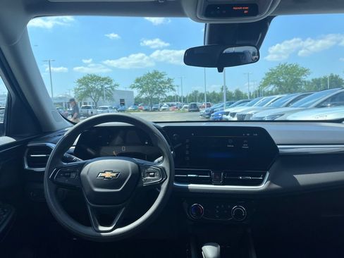 Used 2025 Chevrolet TrailBlazer LT w/ Driver Confidence Package FWD image 19