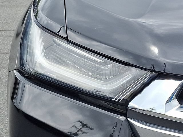 Used 2023 Chevrolet Traverse LT w/ LPO, 'HIT The Road' Package AWD/4WD image 9