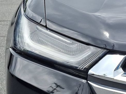 Used 2023 Chevrolet Traverse LT w/ LPO, 'HIT The Road' Package AWD/4WD image 9