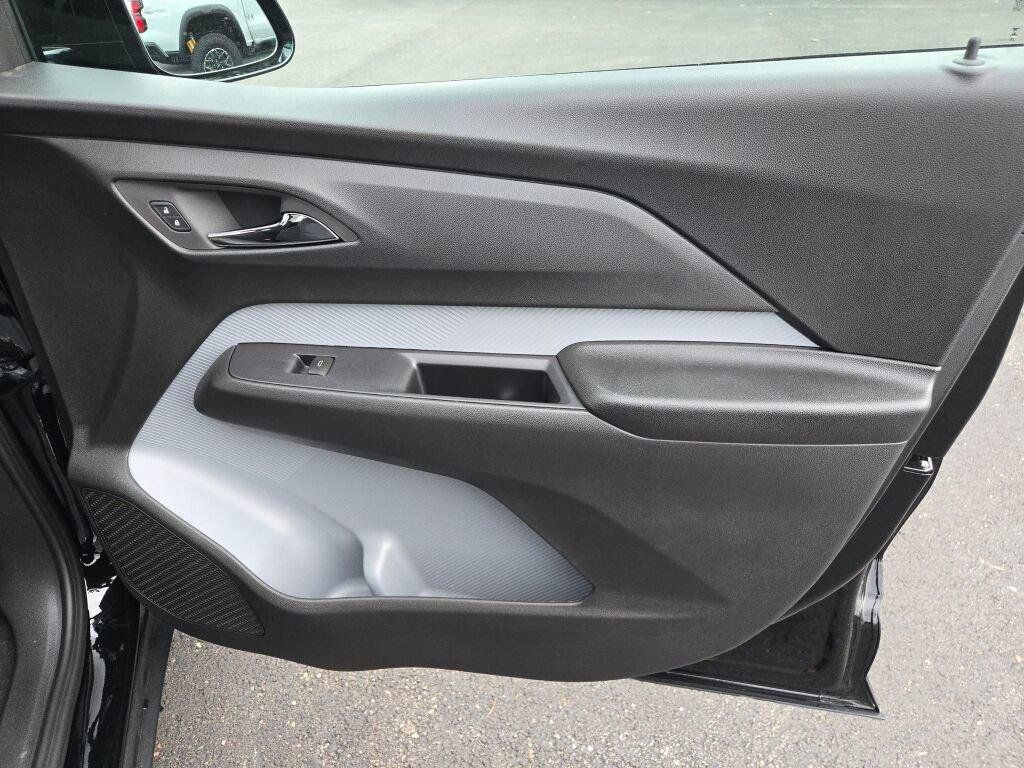 New 2027 Chevrolet Bolt LT FWD image 5