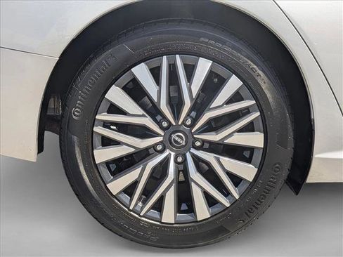 Used 2024 Nissan Altima 2.5 SV FWD image 24