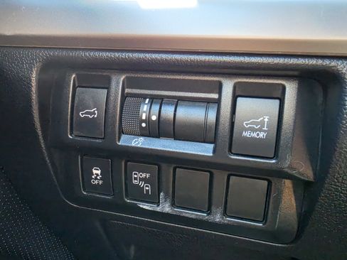 Used 2017 Subaru Outback 2.5i Limited image 39