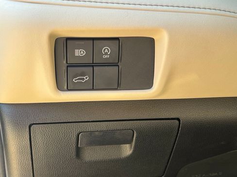 Used 2023 Toyota Highlander XLE FWD image 29