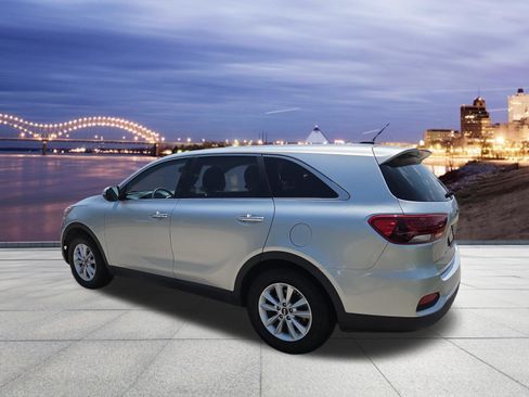 Used 2019 Kia Sorento FWD V6 image 3