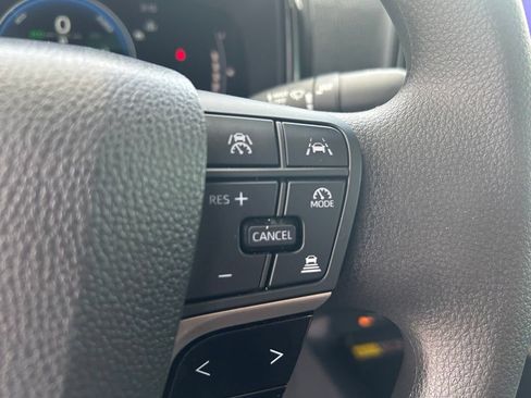 Used 2025 Toyota Camry LE w/ Convenience Package FWD image 17