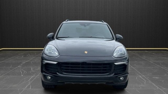 Used 2017 Porsche Cayenne AWD/4WD image 2