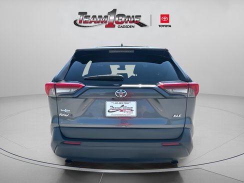 Used 2021 Toyota RAV4 XLE w/ Convenience Package FWD image 6