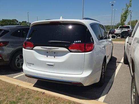Used 2019 Chrysler Pacifica Touring-L Plus FWD image 3