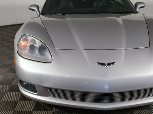 Used 2005 Chevrolet Corvette Coupe w/ Preferred Equipment Group RWD image 10
