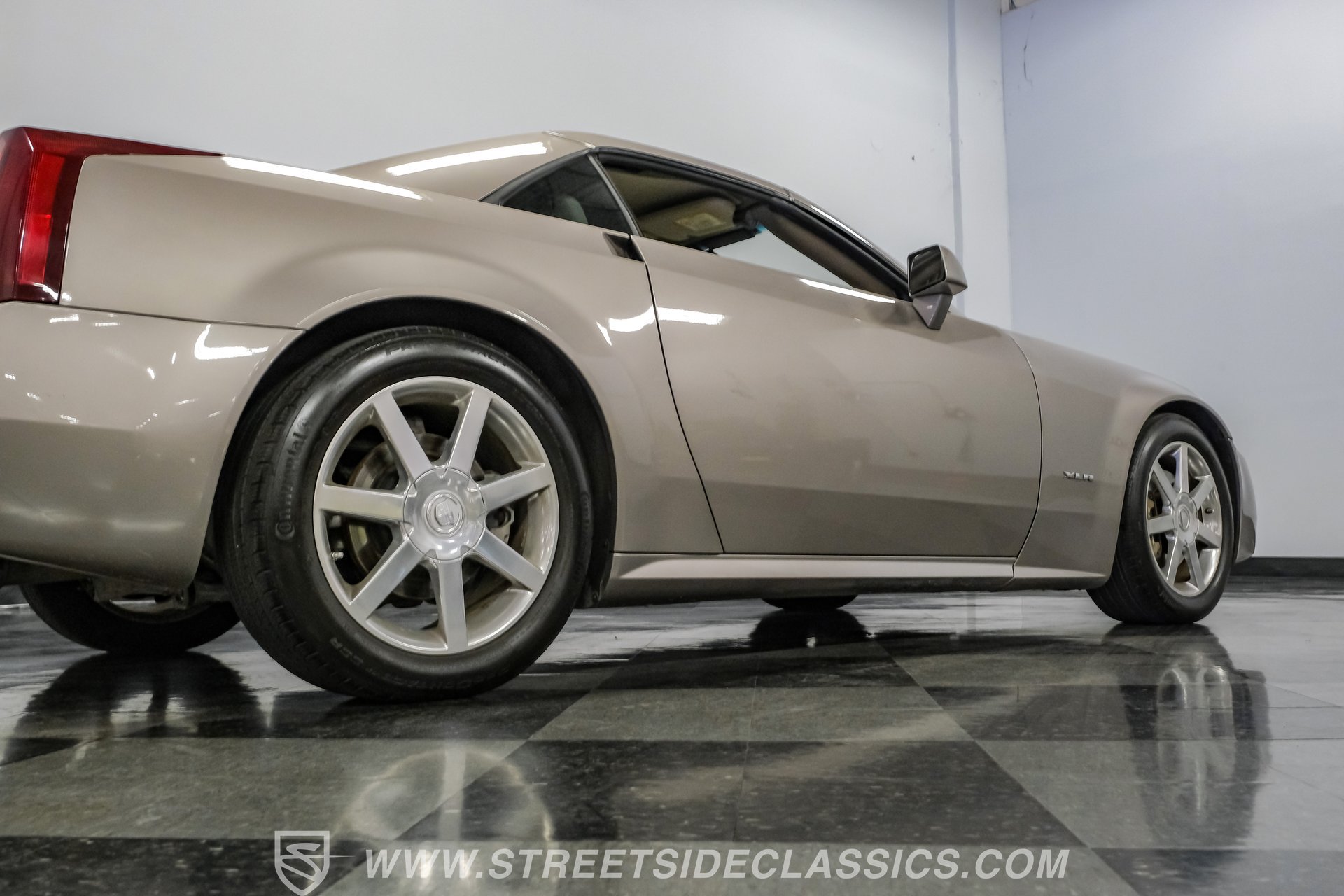 Used 2005 Cadillac XLR RWD image 28