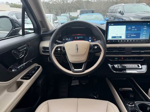 New 2026 Lincoln Corsair Premiere image 9