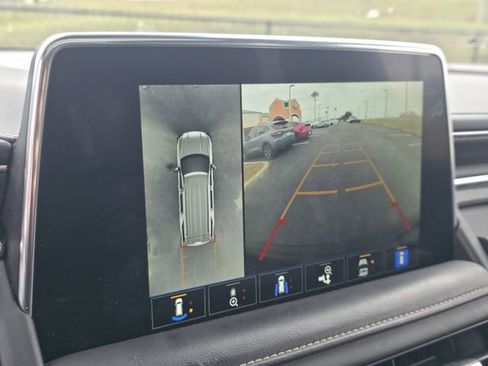 Used 2024 GMC Yukon XL SLT w/ SLT Luxury Package image 22