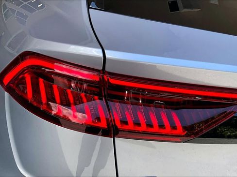 Used 2022 Audi Q8 Premium Plus AWD/4WD image 29