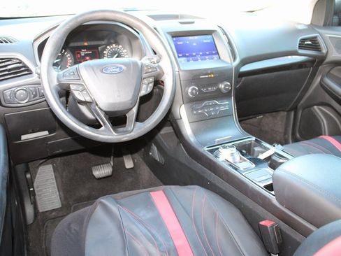 Used 2020 Ford Edge SE image 4