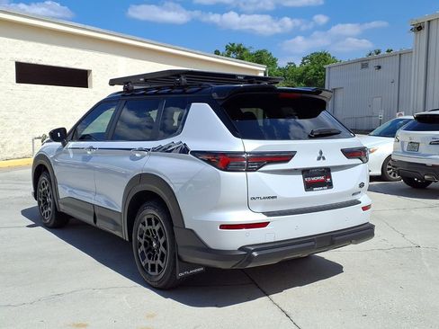 Used 2026 Mitsubishi Outlander AWD image 3
