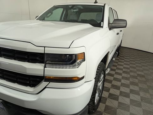 Used 2018 Chevrolet Silverado 1500 Custom w/ Custom Value Package image 12
