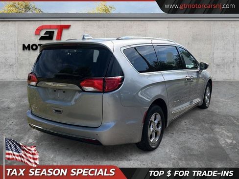 Used 2017 Chrysler Pacifica Touring-L Plus FWD image 2