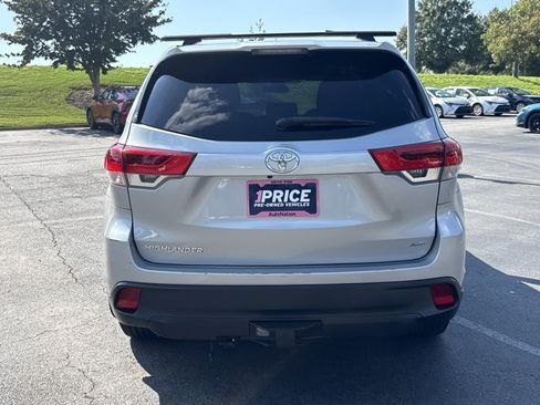 Used 2019 Toyota Highlander LE AWD/4WD image 6