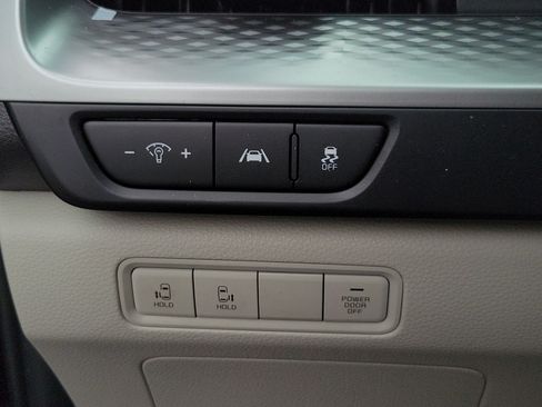 Used 2024 Kia Carnival LX FWD image 14