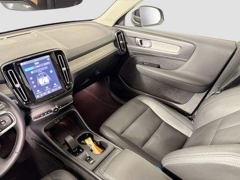 Certified 2025 Volvo XC40 B5 Core image 23