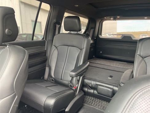 Used 2025 Jeep Wagoneer Series II AWD/4WD image 9