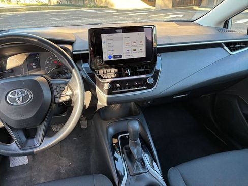 Used 2025 Toyota Corolla LE image 29