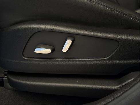 New 2025 Cadillac XT6 Luxury image 30