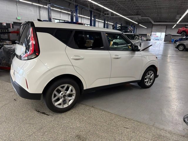 Certified 2024 Kia Soul LX w/ Option Group 015 FWD image 9
