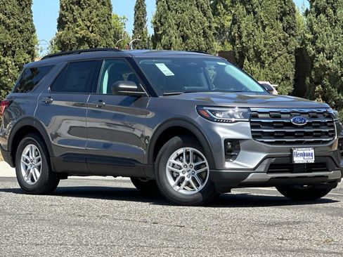 New 2026 Ford Explorer Active w/ Active Comfort Package RWD image 2