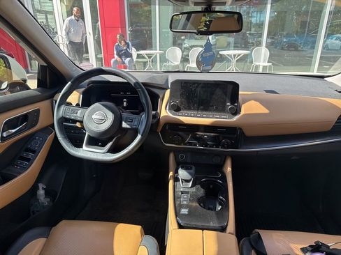 Certified 2023 Nissan Rogue Platinum w/ Platinum Premium Package FWD image 8