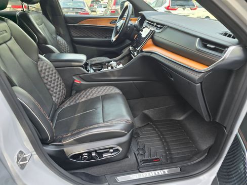 Used 2021 Jeep Grand Cherokee L Summit image 11