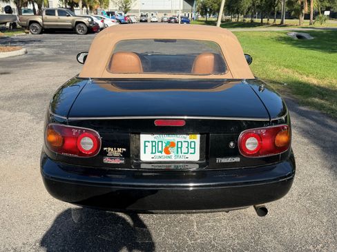 Used 1997 MAZDA MX-5 Miata RWD image 10