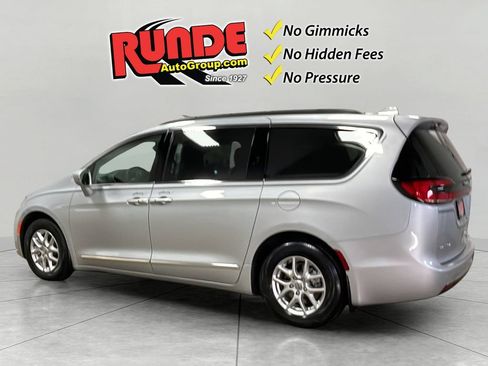 Used 2022 Chrysler Pacifica Touring-L FWD image 4