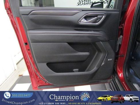 Used 2022 Chevrolet Suburban RST w/ Luxury Package RWD image 18