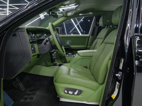 Used 2023 Rolls-Royce Phantom Sedan w/ The Phantom Package image 35