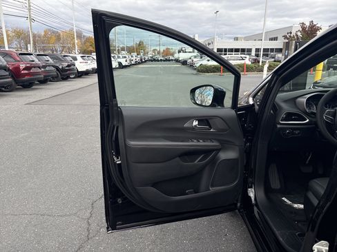 New 2026 Chrysler Voyager LX image 15