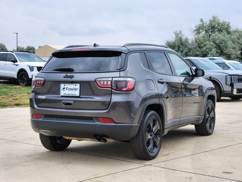 Used 2021 Jeep Compass Latitude w/ Sun and Sound Group AWD/4WD image 3